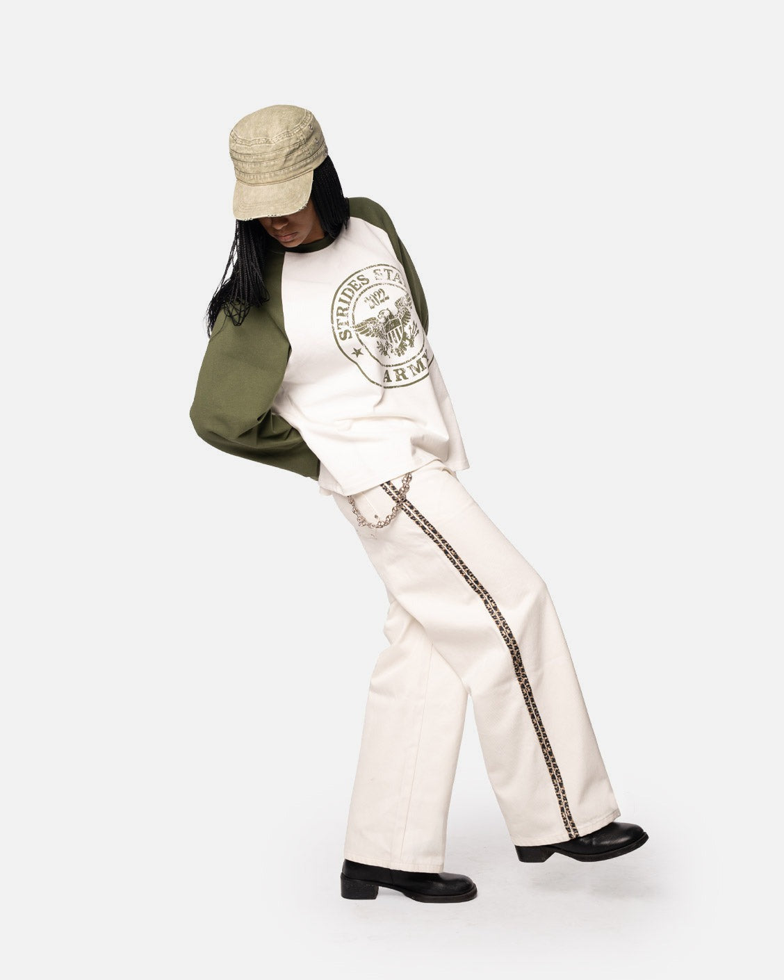 Track Denim White Leo, product view 1 on a light grey background