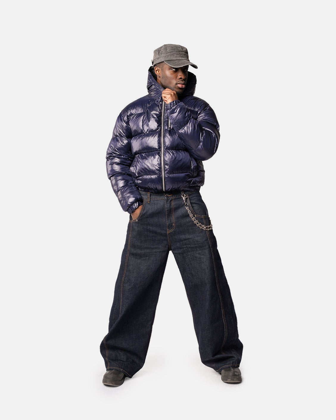 Void Puffer Navy, product view 1 on a light grey background