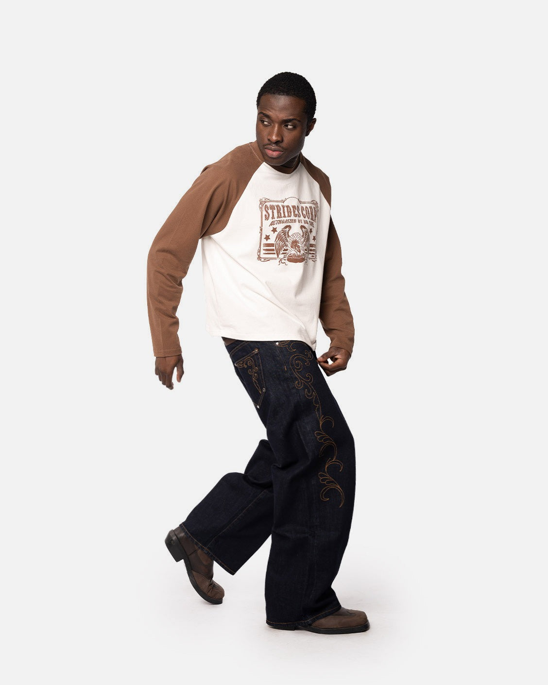 Western Raglan Longsleeve Brown, product view 2 on a light grey background
