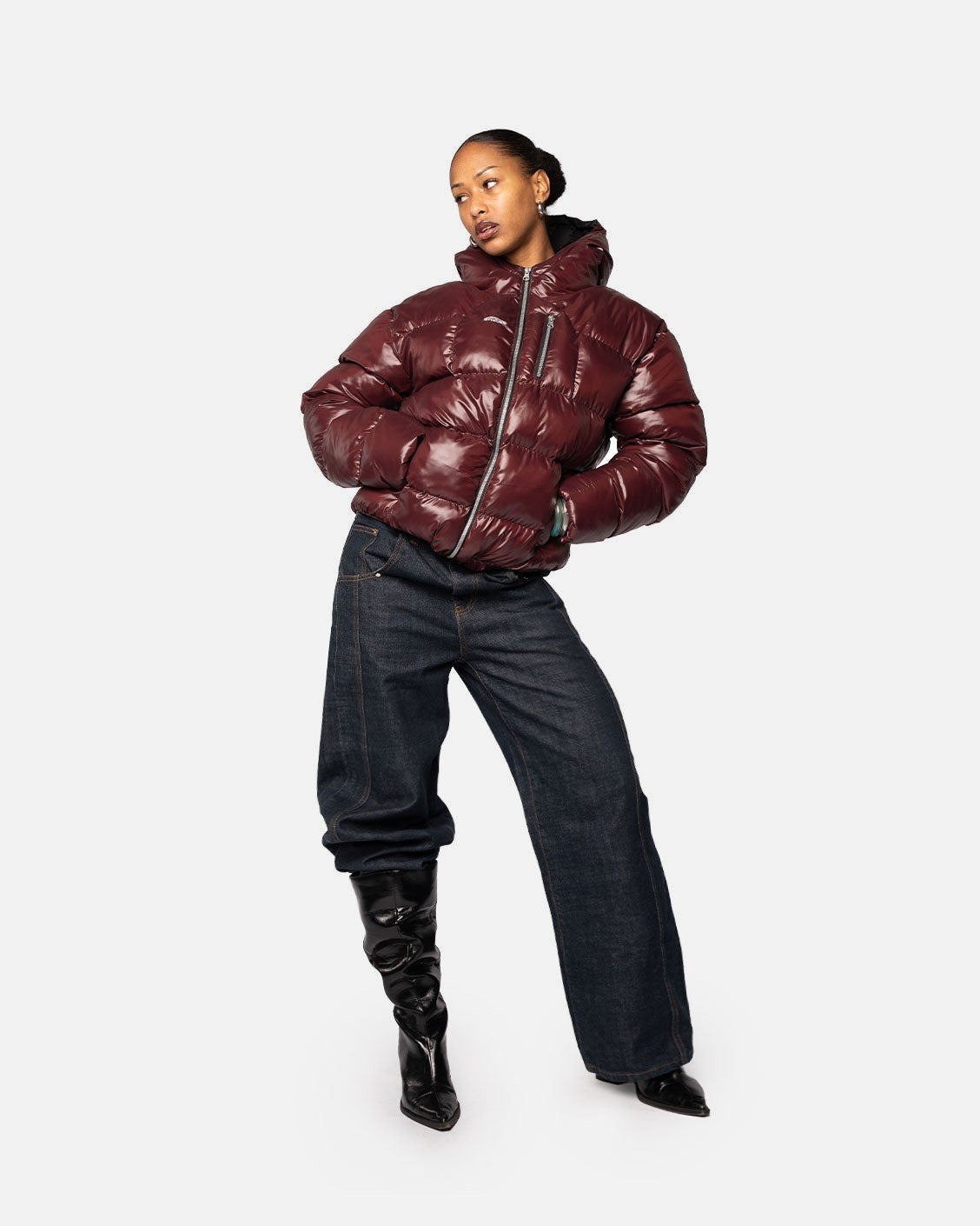 Void Puffer Bordeaux, product view 1 on a light grey background