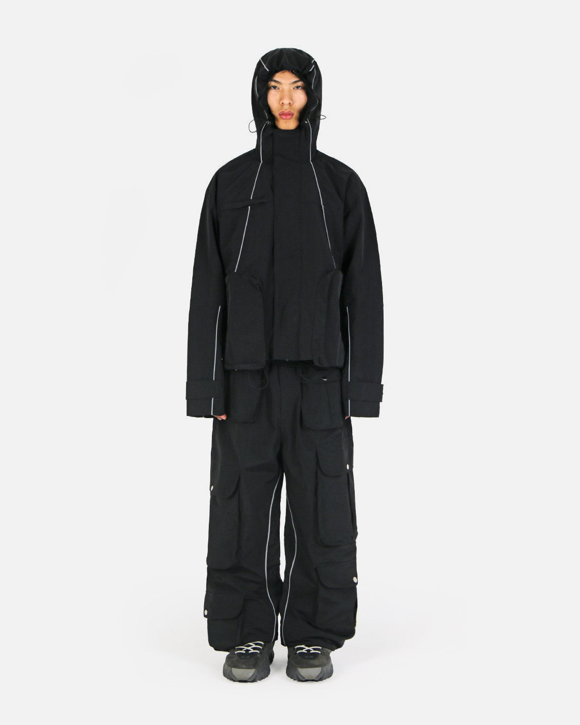 Tech Cargo Black, product view 5 on a light grey background