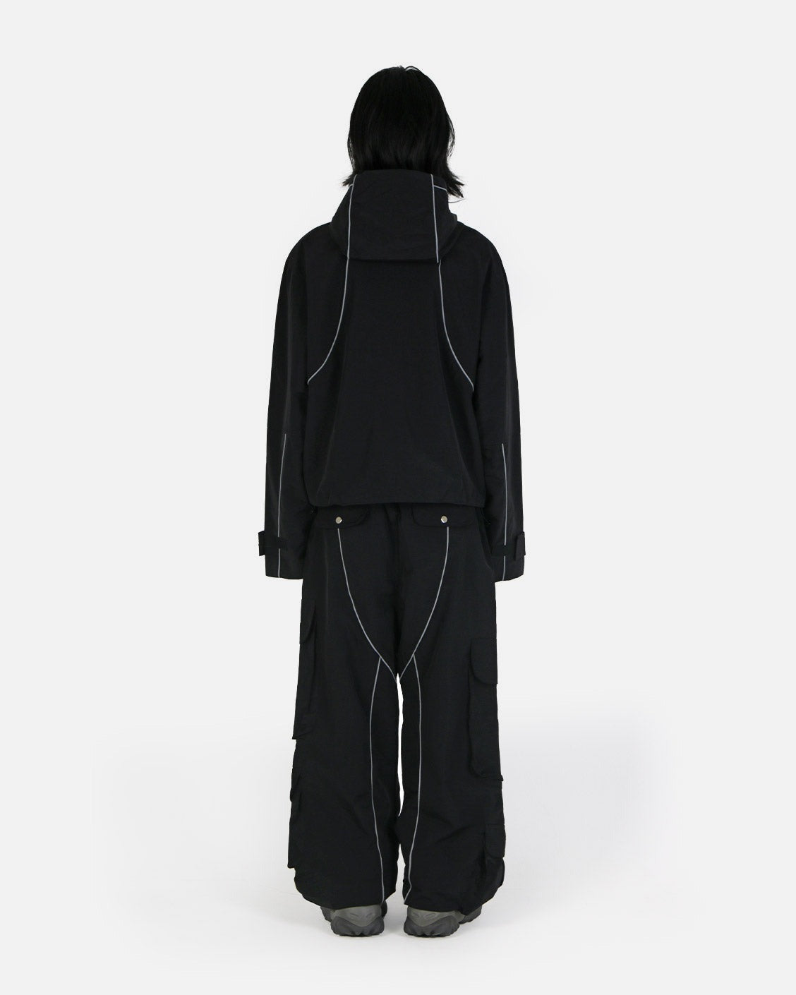 Tech Cargo Black, product view 2 on a light grey background