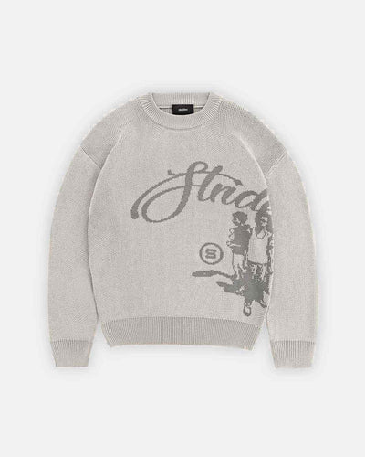 Jersey gris con diseño gráfico sobre un fondo blanco