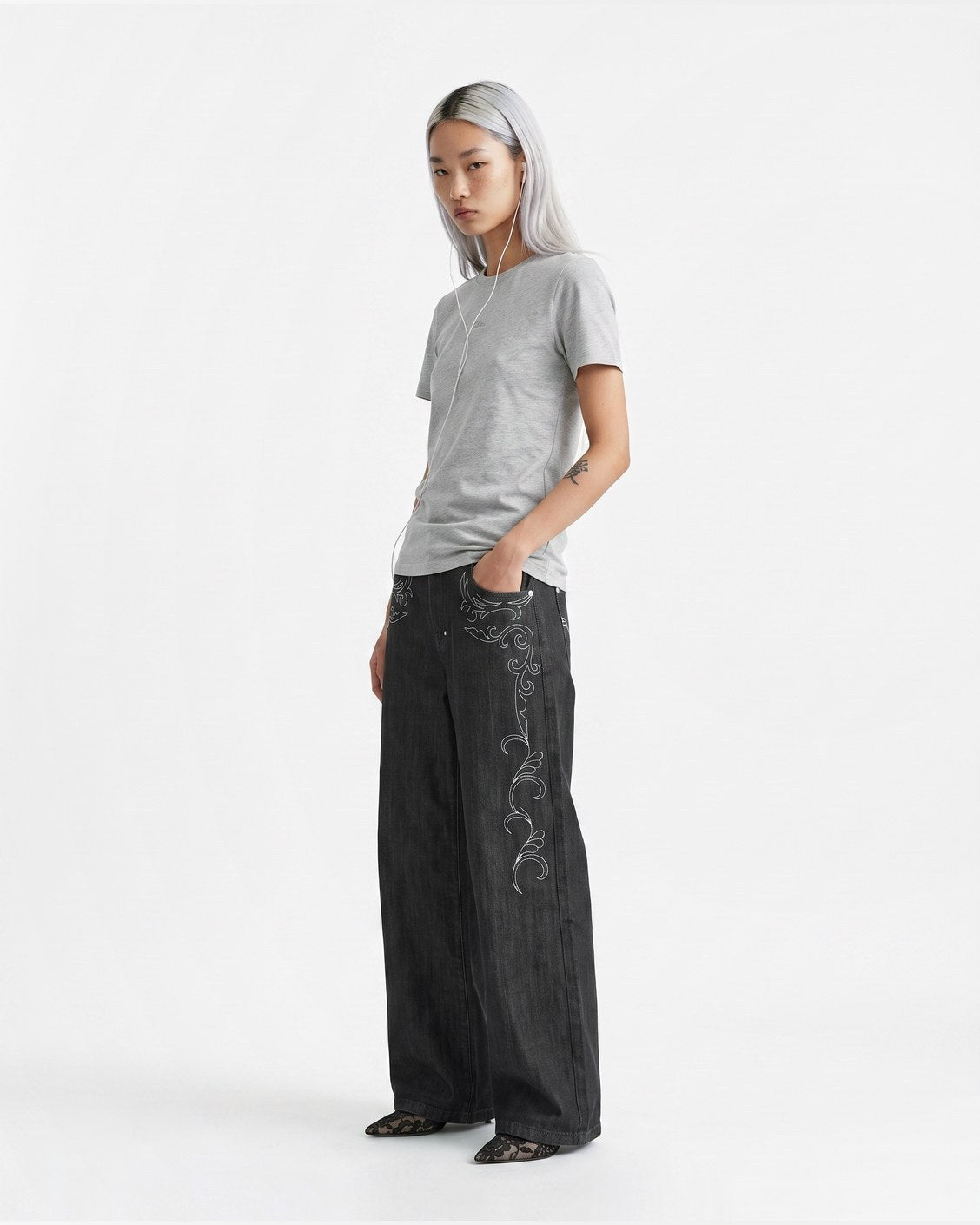 Slim Tee Grey, product view 3 on a light grey background