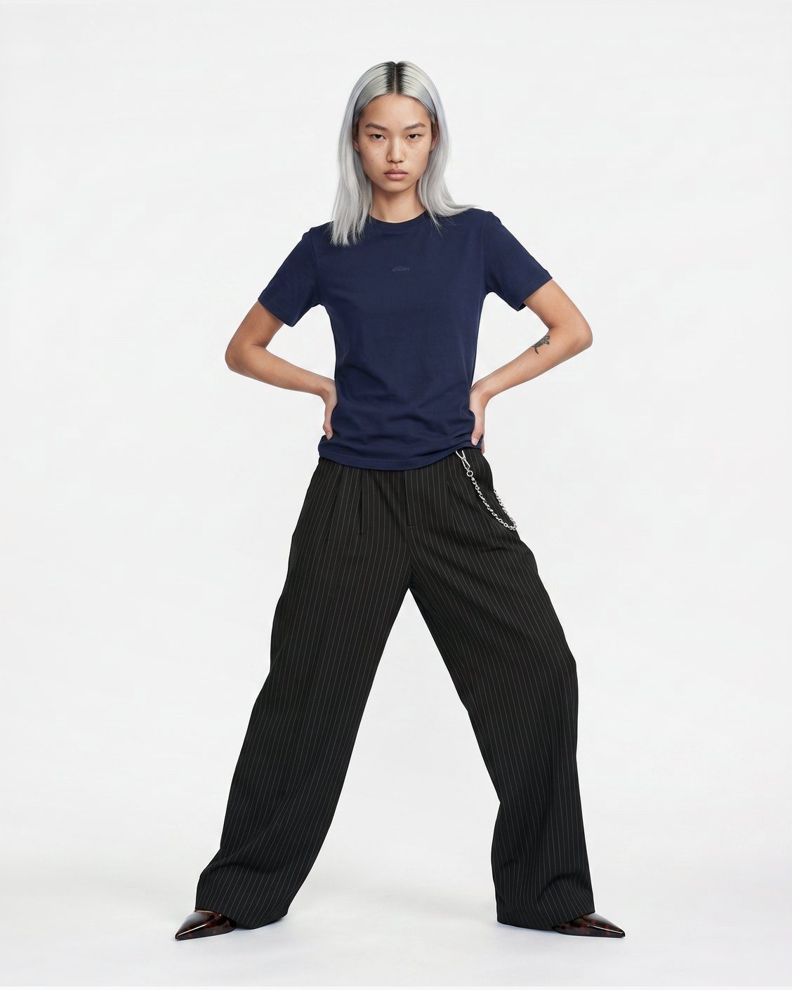 Slim Tee Navy, product view 6 on a light grey background