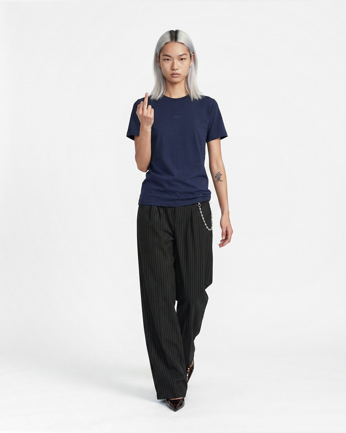 Slim Tee Navy, product view 2 on a light grey background