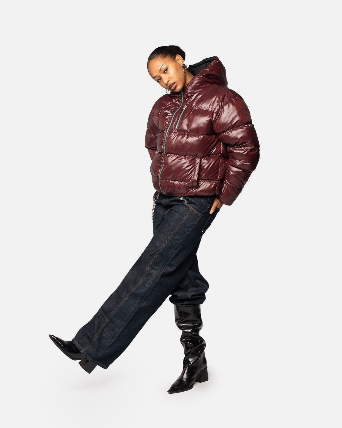 Void Puffer Bordeaux, worn by a model on a light grey background