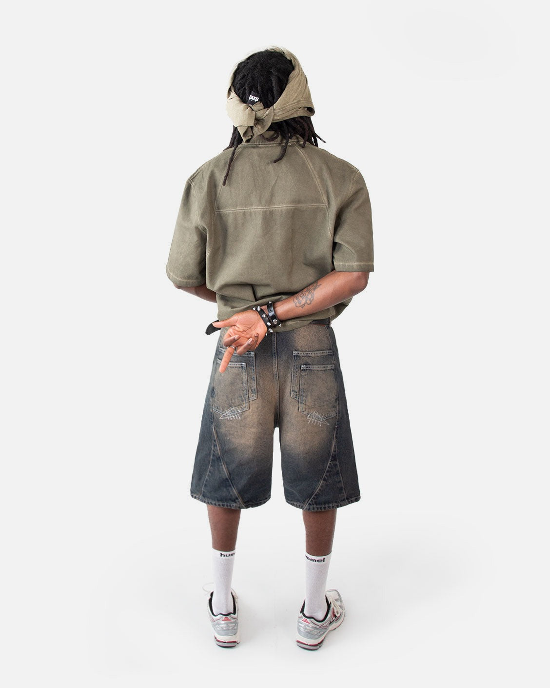 Ranger Shirt Olive Oil Wash, worn by a model on a light grey background