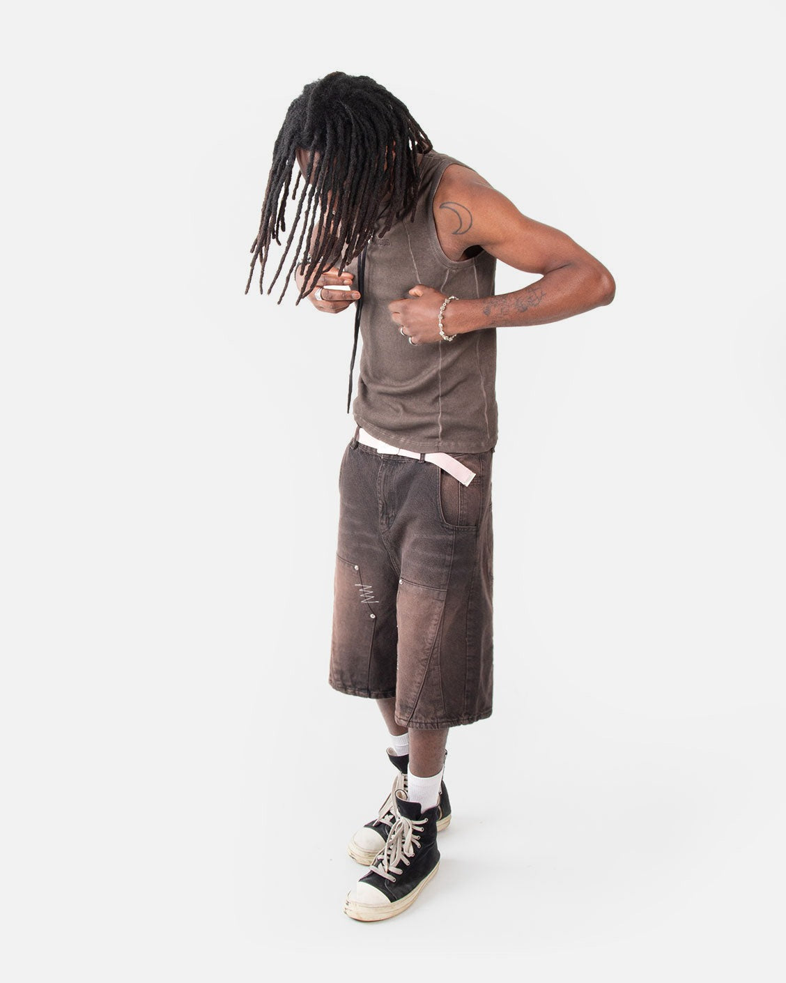 Line Tank Top Brown Oil Wash, worn by a model on a light grey background