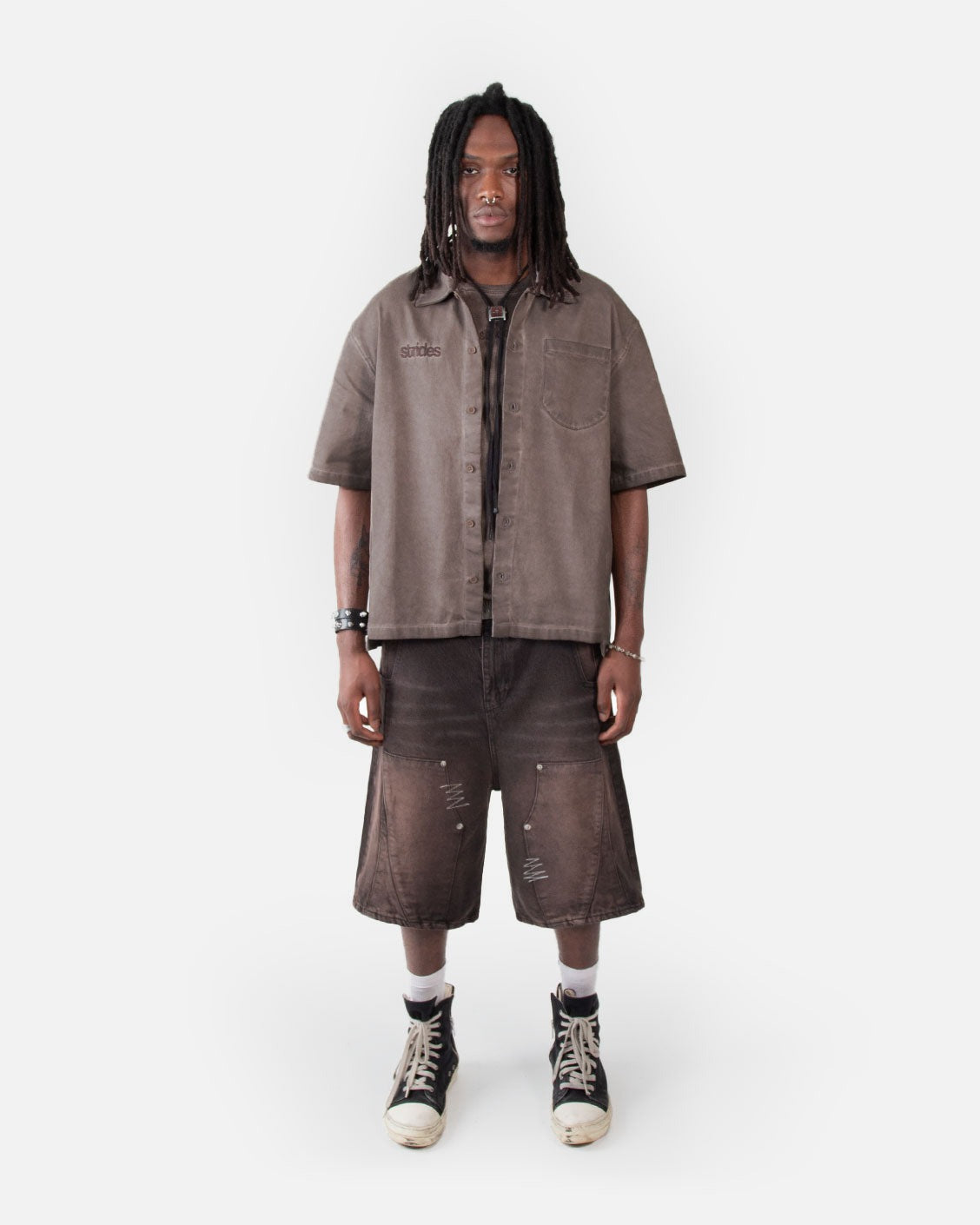 Ranger Shirt Brown Oil Wash, worn by a model on a light grey background