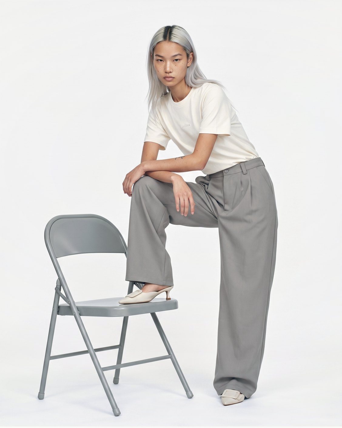Slim Tee White, product view 2 on a light grey background