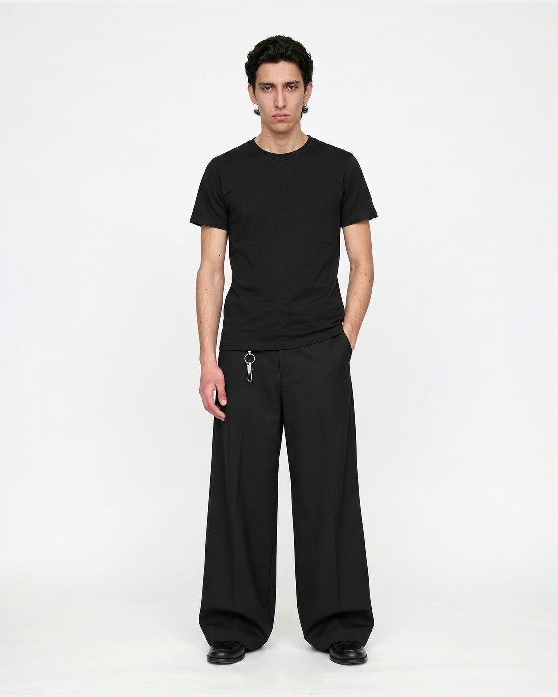 Slim Tee Black, product view 2 on a light grey background