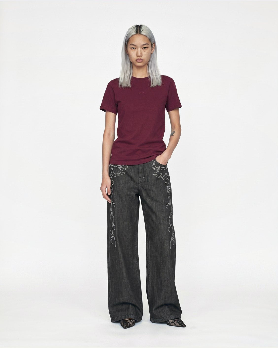 Slim Tee Bordeaux, product view 5 on a light grey background