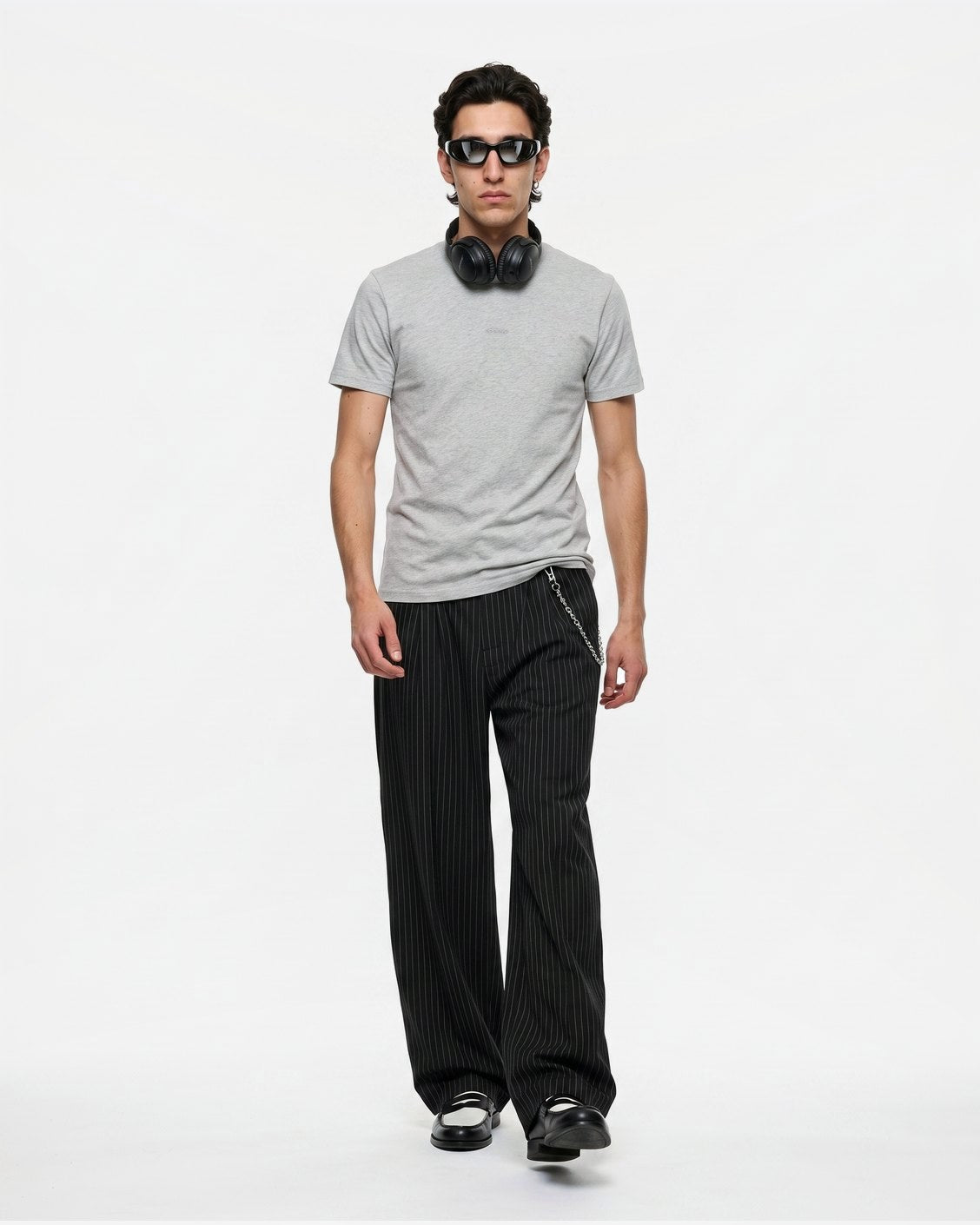 Slim Tee Grey, product view 2 on a light grey background